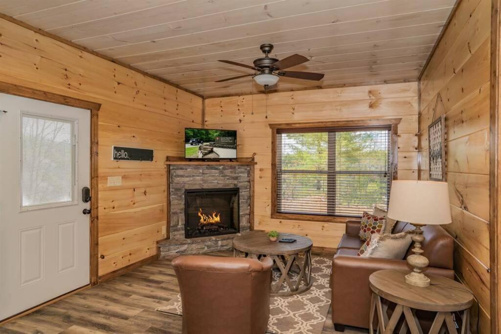Shelter Me - 5 Miles To Dollywood , Hot Tub, Wi-Fi, Game Room Pigeon Forge Exterior foto