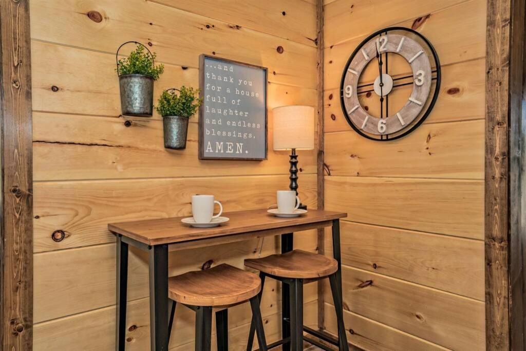 Shelter Me - 5 Miles To Dollywood , Hot Tub, Wi-Fi, Game Room Pigeon Forge Exterior foto